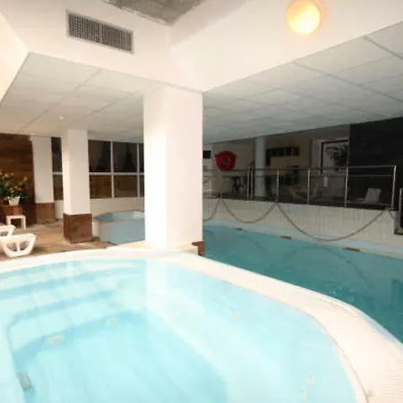 Apartment Le - Piscine 15 - Pour 4 Personnes Mae-8794