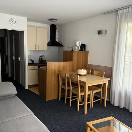 Le - Piscine 15 - Pour 4 Personnes Mae-8794 Apartamento *